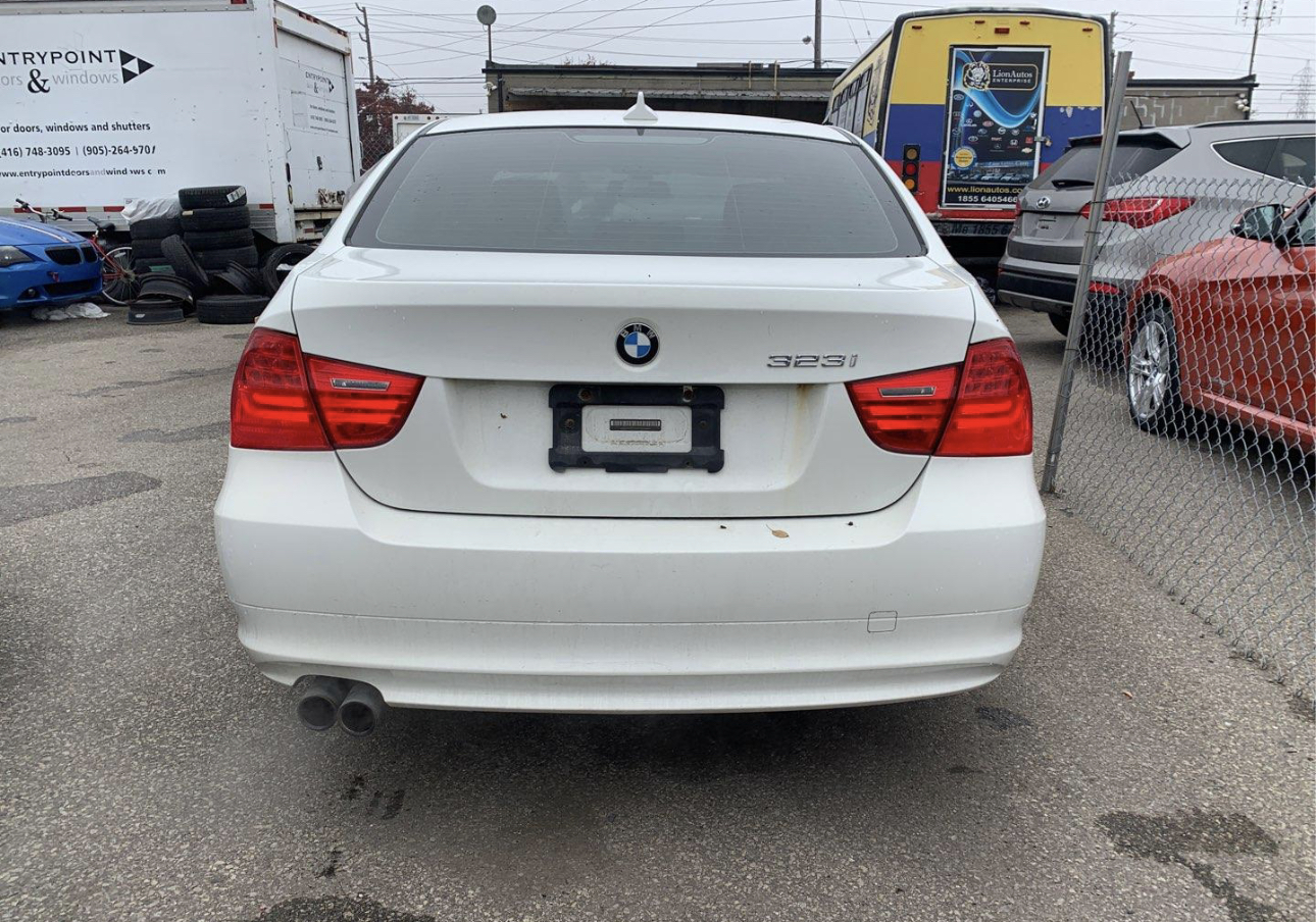 2011 BMW 323i