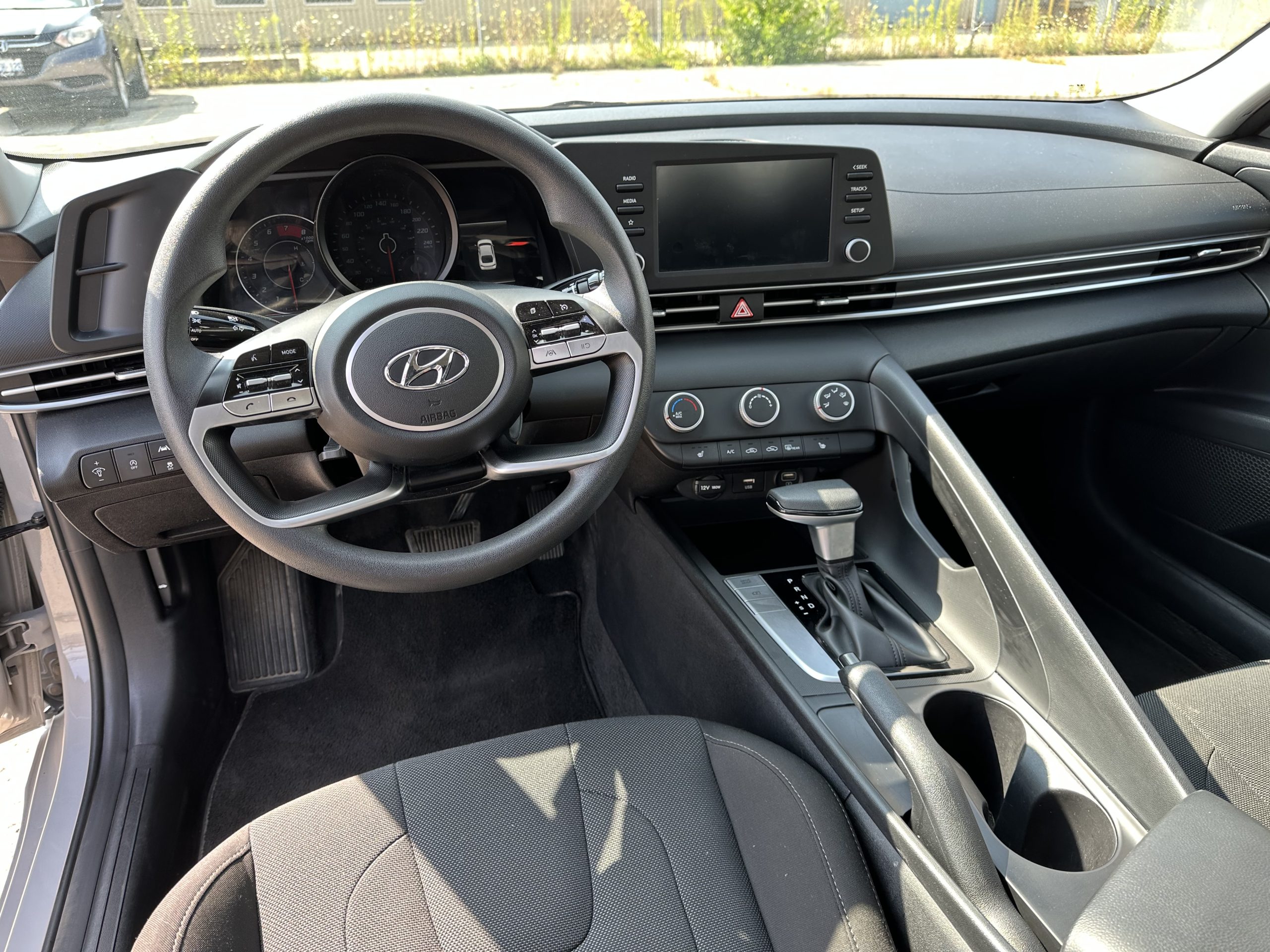 2022 Hyundai Elantra Essential IVT