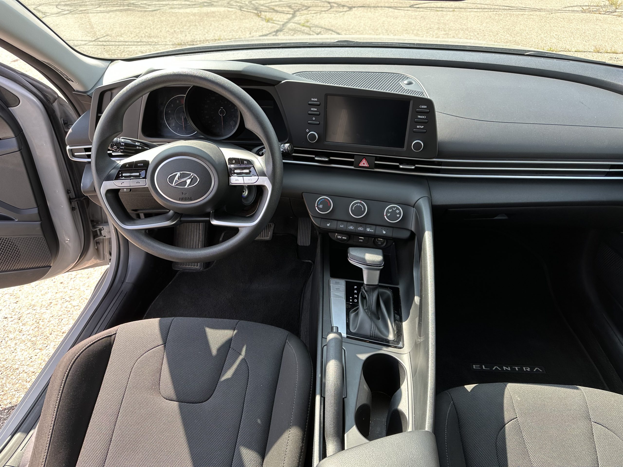 2022 Hyundai Elantra Essential IVT