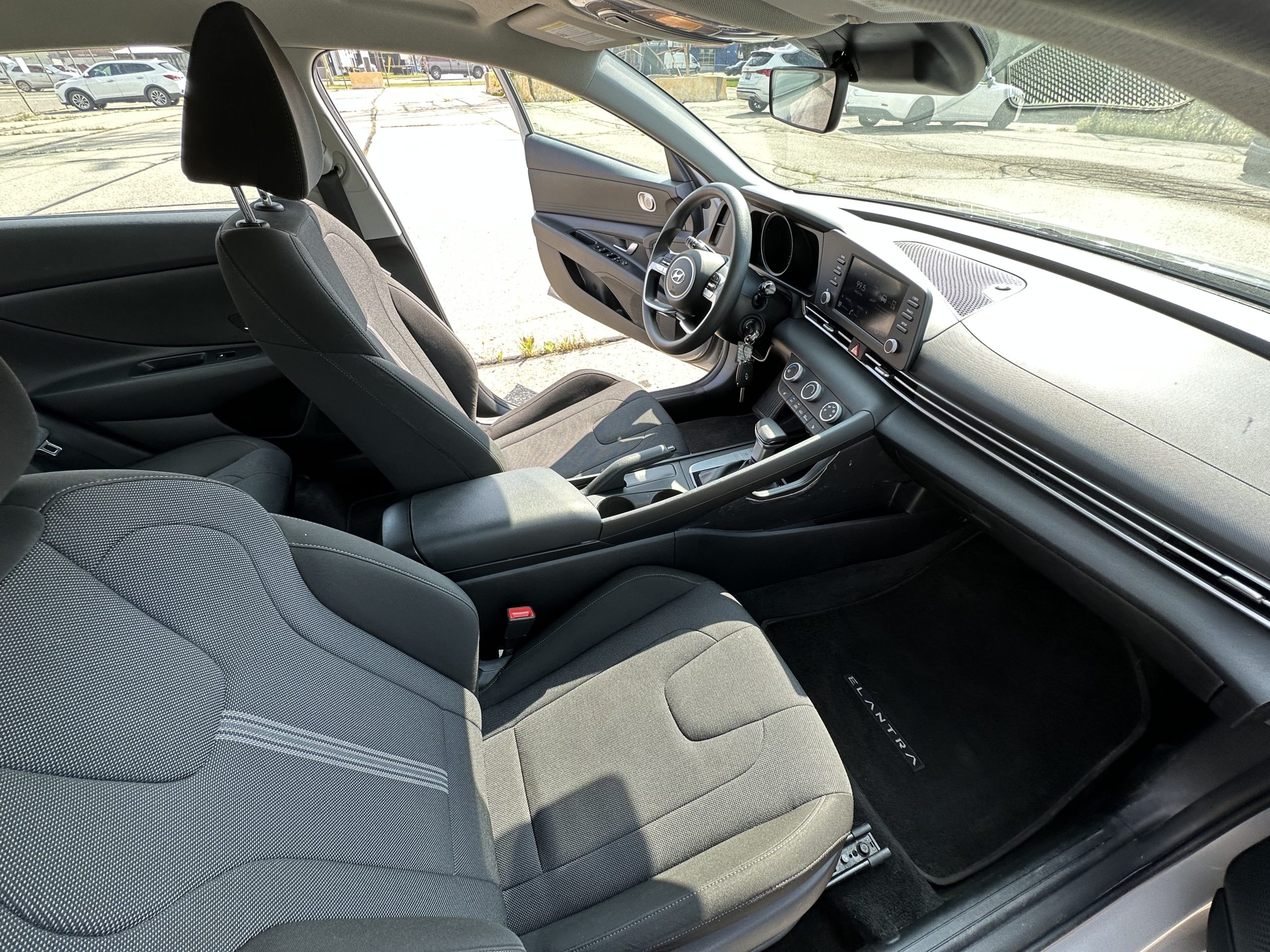 2022 Hyundai Elantra Essential IVT